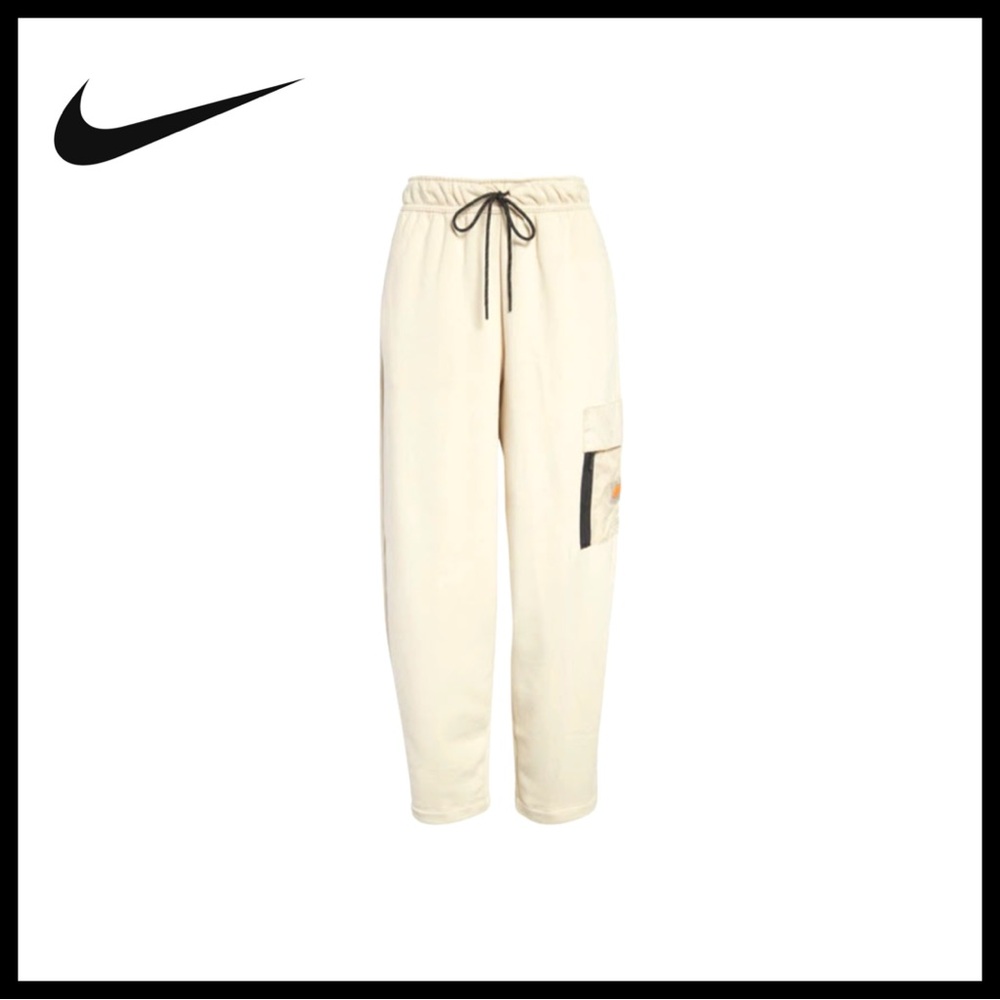 NWT Nike Women's Sports Utility Fleece Loose Fit Cargo Pants